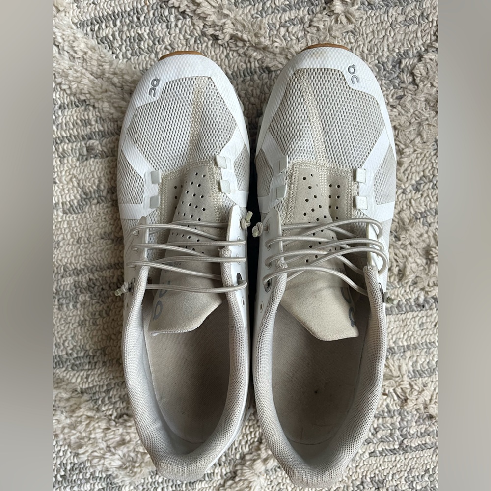 White/sand on cloud size 9